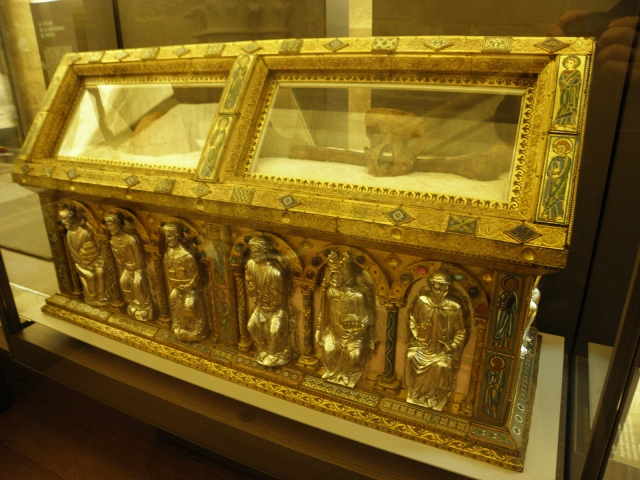 Relikwiarz św. Bernarda z Clairvaux w katedrze Troyes